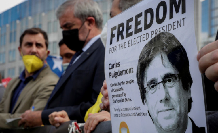 El tribunal italiano deja libre a Puigdemont pero le obliga a seguir en Cerdeña