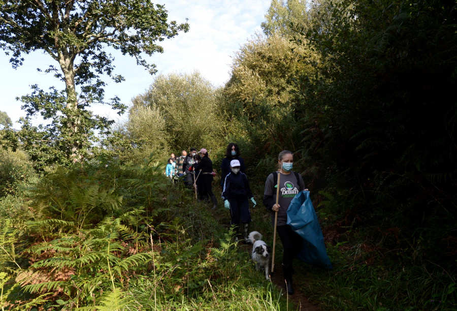 Voluntarios de toda Galicia se vuelcan en la conservación fluvial con “Móllate polos ríos”