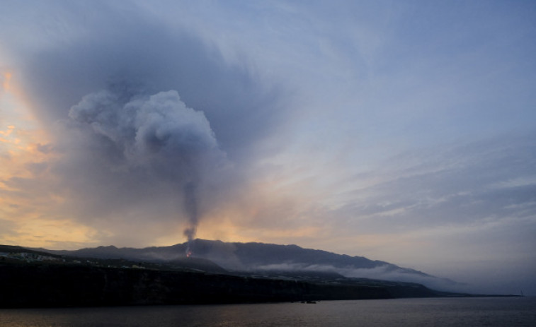 El volcán de La Palma ha entrado en fase efusiva, con menos explosiones