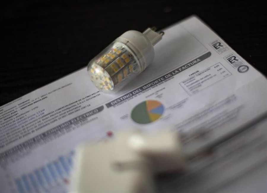 El precio de la luz bajará este domingo un 35,7% y marcará el menor nivel desde agosto