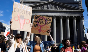 Miles de mujeres marchan en EEUU en defensa del derecho al aborto