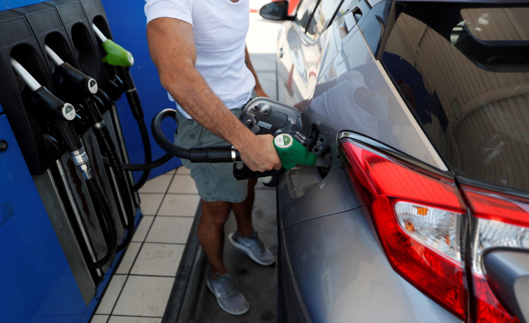 Un encapuchado se lleva la recaudación de una gasolinera en Fene tras amenazar con un cuchillo a un empleado