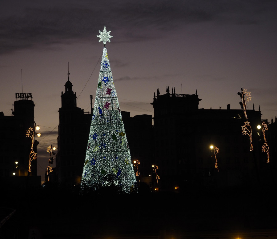 El Concello adjudica por dos años la instalación y retirada de la iluminación de Navidad