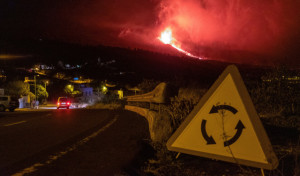 La Palma recibe 214 millones por los daños de un volcán que no cesa