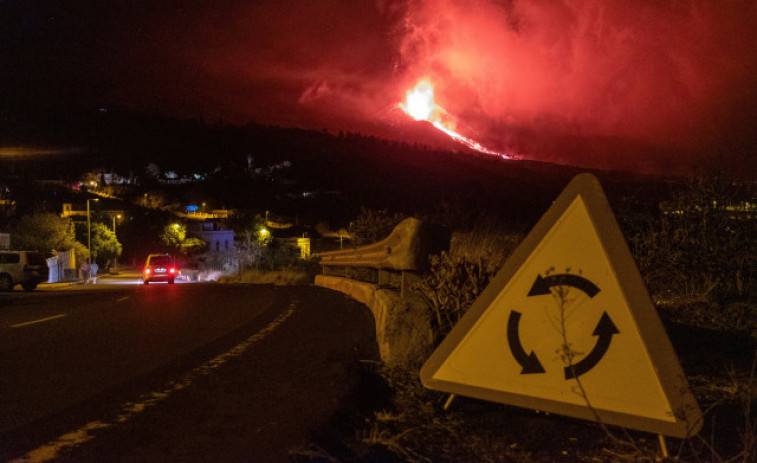 La Palma recibe 214 millones por los daños de un volcán que no cesa