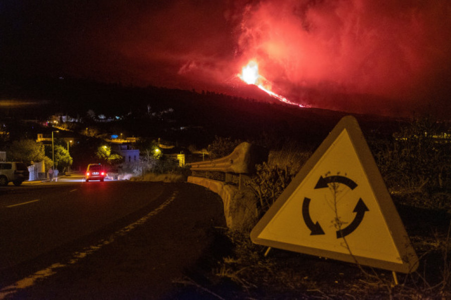 La Palma recibe 214 millones por los daños de un volcán que no cesa