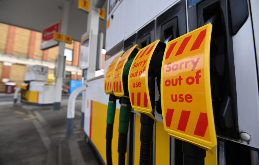 Una de cada diez gasolineras de Londres continúa sin combustible