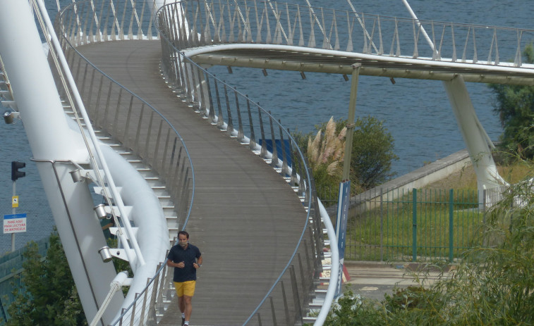 La pasarela peatonal del Puerto se cierra una semana para instalar suelo antideslizante