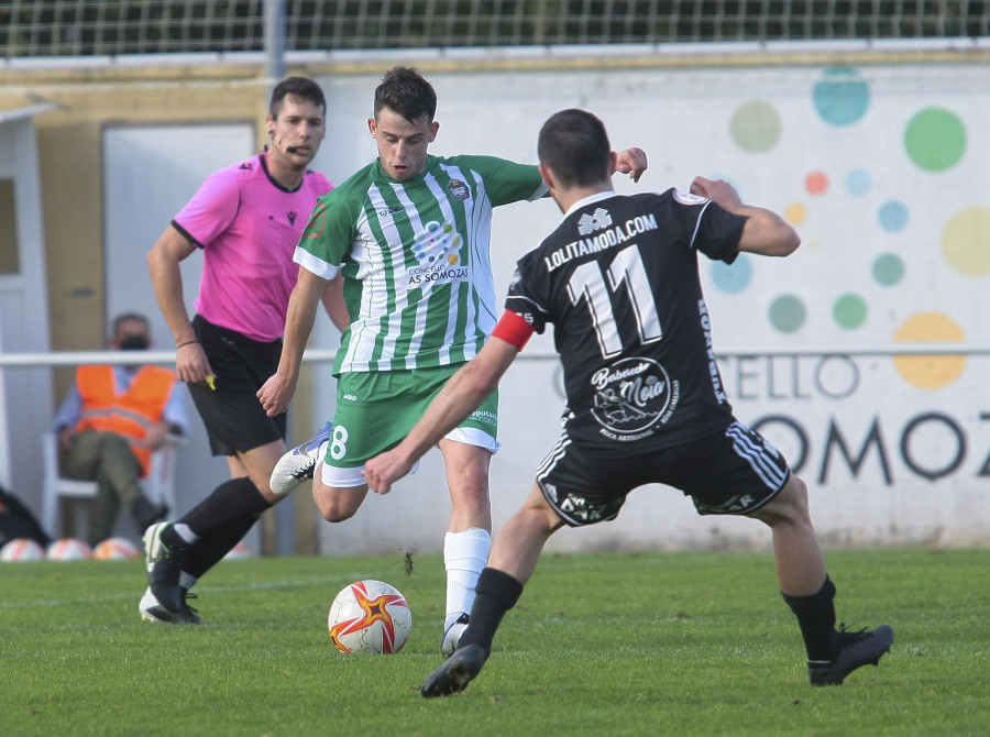 El Somozas gana y vuelve  a lo más alto