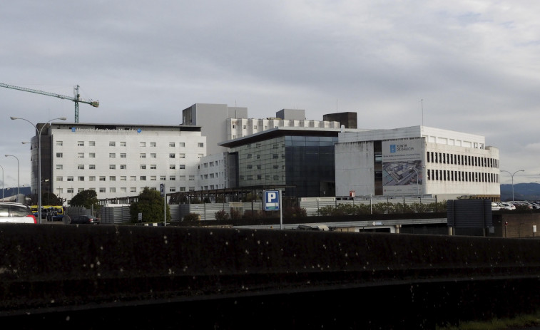 Heridas dos personas debido a la colisión frontal de dos turismos en Ferrol