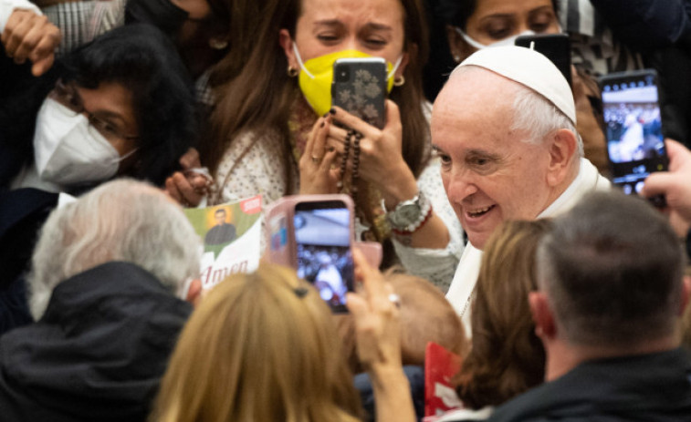 El papa recibe la tercera dosis de la vacuna contra el coronavirus