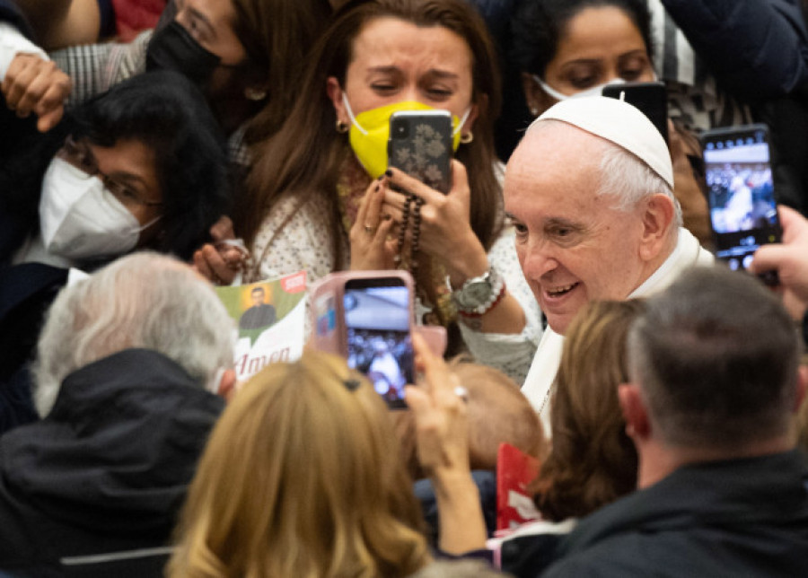 El papa recibe la tercera dosis de la vacuna contra el coronavirus