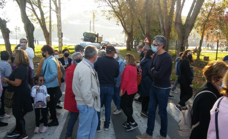 La falta de aparcamiento en el barrio de A Graña se traslada a A Cabana