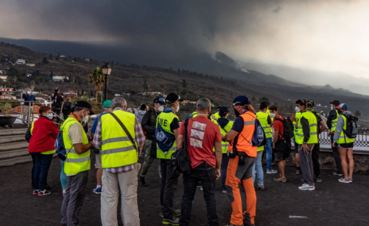 La colada tres sigue destruyendo viviendas e invernaderos en avance hacia el mar en La Palma