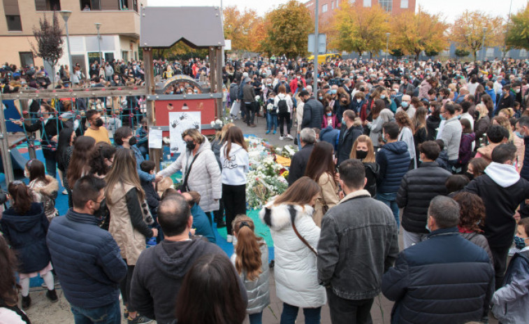 Miles de personas se concentran en Lardero para recordar al niño asesinado y apoyar a su familia