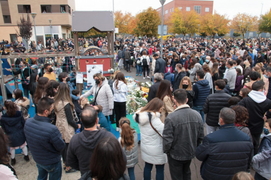 Miles de personas se concentran en Lardero para recordar al niño asesinado y apoyar a su familia