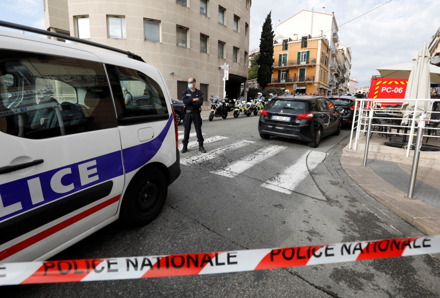 Un policía sale ileso de un intento de apuñalamiento en la ciudad francesa de Cannes