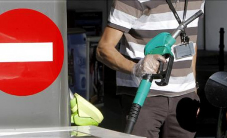 Roba un coche con un niño dentro y deja al crío un poco más tarde en una gasolinera