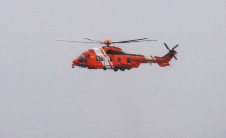 Rescatado del agua por el helicóptero de Salvamento Marítimo el cuerpo sin vida de una mujer en Valdoviño