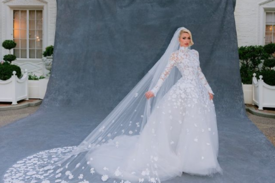 Paris Hilton se casa con Carter Reum... y con diez vestidos