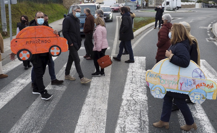 Lo vecinos de A Graña trasladan sus demandas de aparcamientos a la zona de Montecoruto