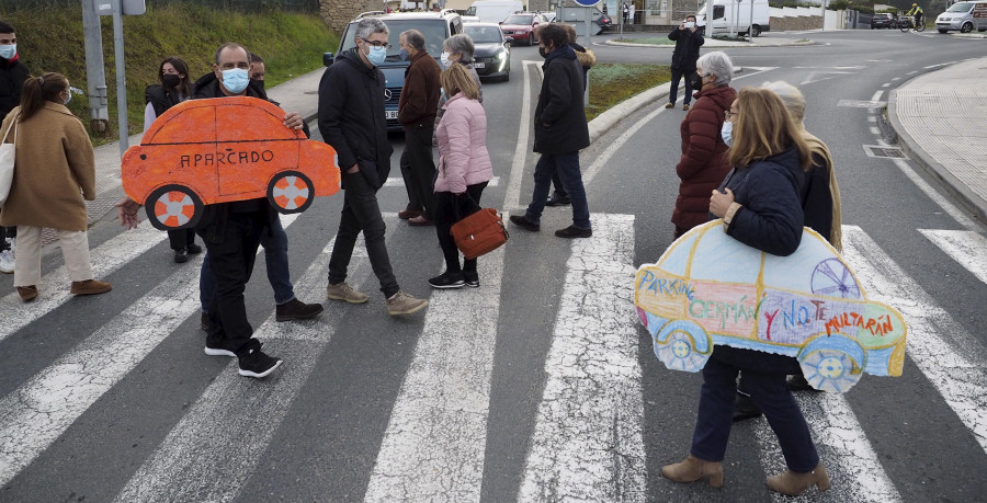 Lo vecinos de A Graña trasladan sus demandas de aparcamientos a la zona de Montecoruto