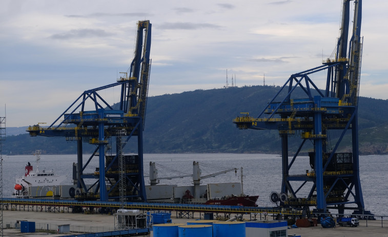 Comienza el traslado de carbón desde Caneliñas de Ferrol hasta la central de As Pontes
