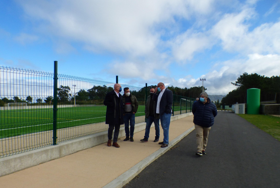 Finalizan las obras de mejora de viales y el nuevo aparcamiento en Meirás