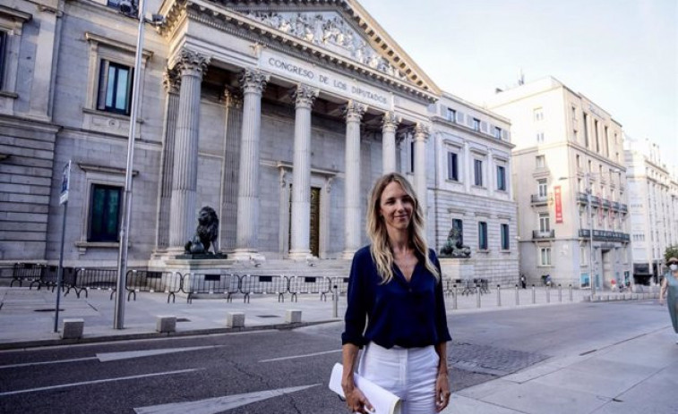 Álvarez de Toledo dice que no abandonará su escaño y que asumirá el coste por romper la disciplina de voto