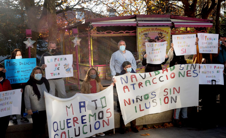 Los feriantes se plantan en el Concello para reclamar atracciones en el Cantón por Navidad