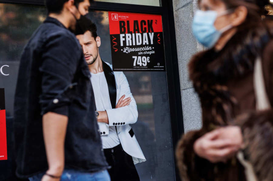 Múltiples sectores de la economía se unen a la fiebre del 'Black Friday' con grandes descuentos