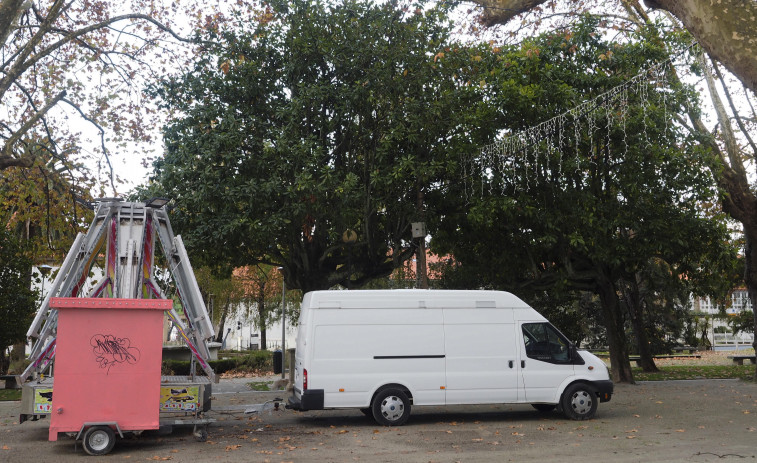 Los feriantes, a la espera de instalarse en la plaza de España