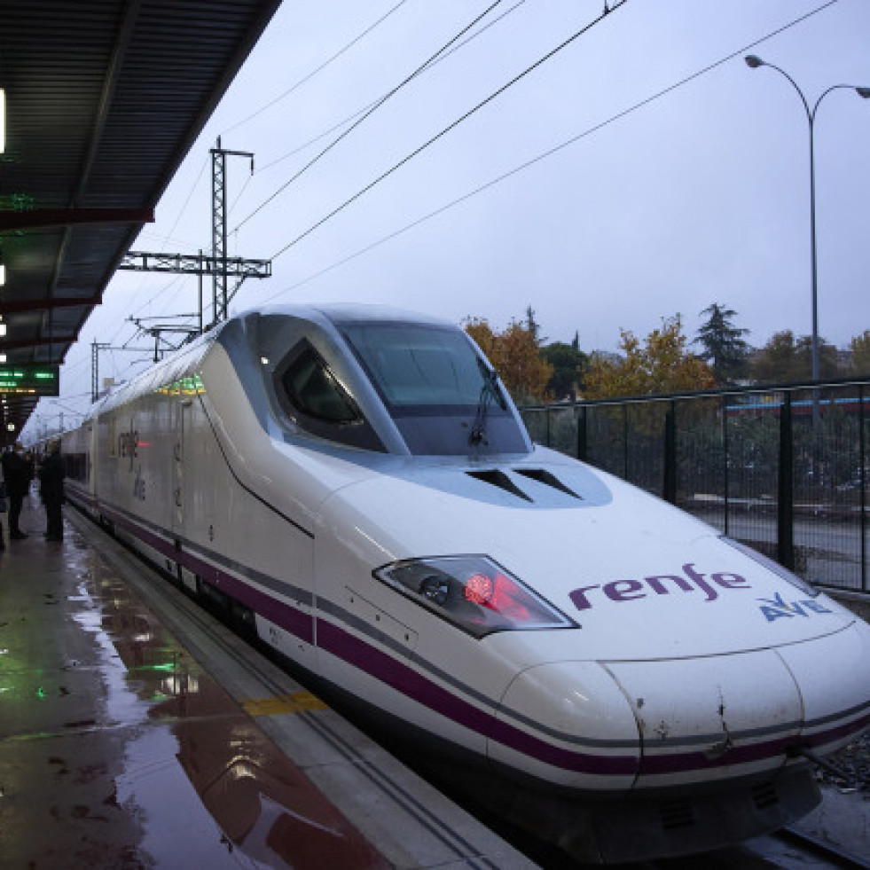 La línea del AVE Madrid-Galicia, la tercera en la que más crece el tráfico ferroviario en el primer trimestre del año