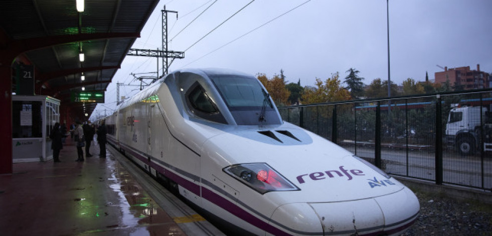 La línea del AVE Madrid-Galicia, la tercera en la que más crece el tráfico ferroviario en el primer trimestre del año