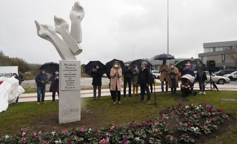 Narón inaugura una escultura en honor a las personas que ayudaron en la lucha contra el covid