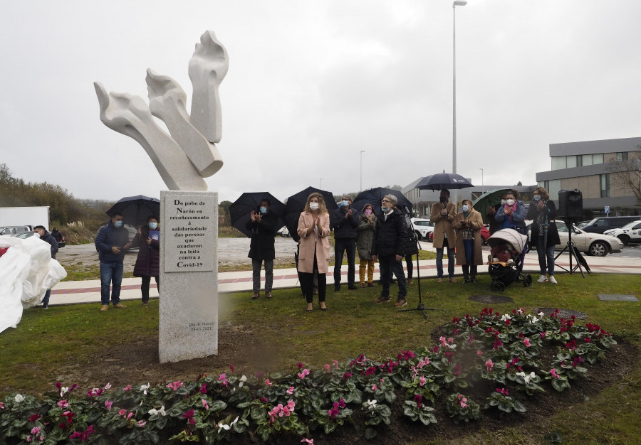 Narón inaugura una escultura en honor a las personas que ayudaron en la lucha contra el covid