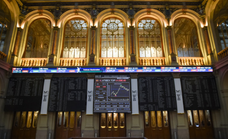 Wall Street abre con fuertes caídas por el temor a la nueva variante de Covid