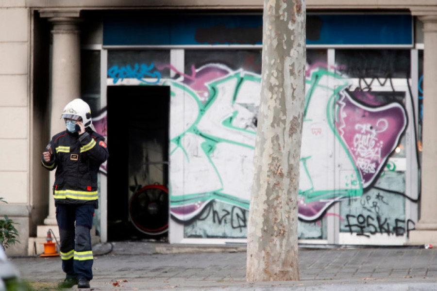 Mueren cuatro personas en un incendio en Barcelona, entre ellas un niño y un bebé