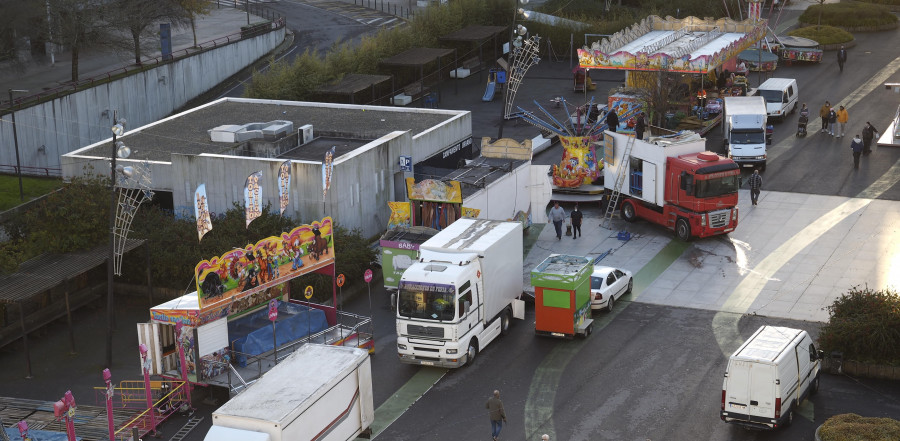 Las atracciones de feria se encuentran ya instaladas  en la plaza de España