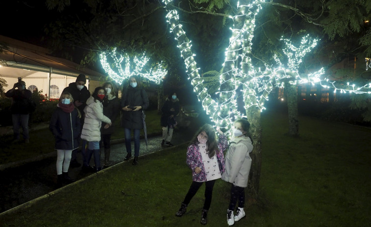 Cientos de personas participan en el encendido del alumbrado de Narón