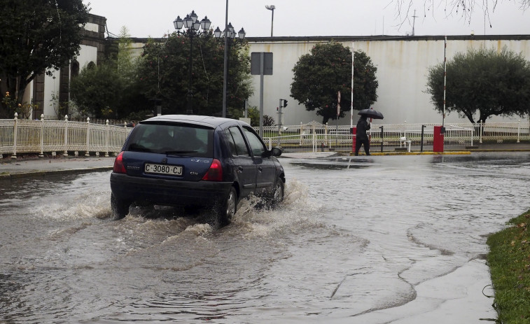 Las fuertes lluvias provocan varias inundaciones por toda la ciudad