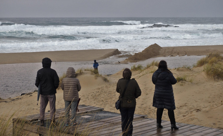 La Xunta procede a la apertura del canal de desagüe de A Frouxeira