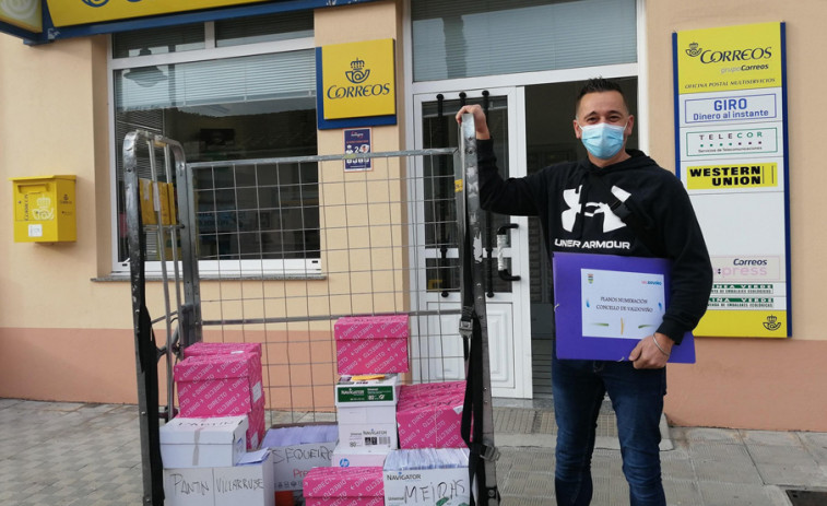 Valdoviño firma con Correos un acuerdo para actualizar la numeración de las viviendas