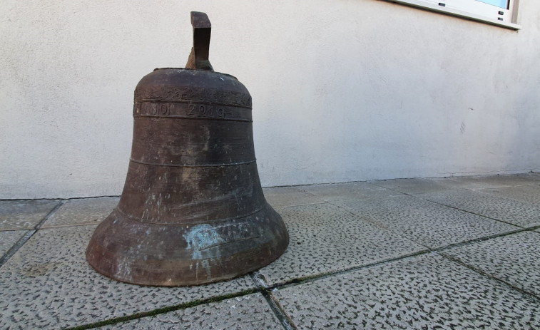 La Policía Nacional recupera la campana robada en la iglesia parroquial de San Pedro de Leixa, en Ferrol