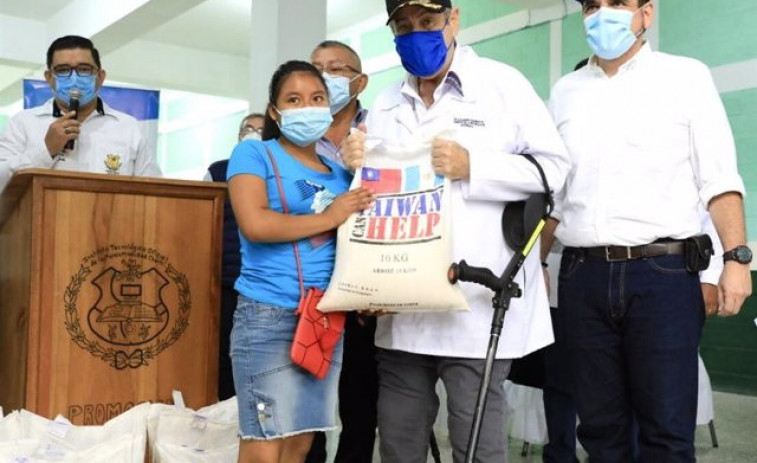 Guatemala ofrece una bolsa de arroz a aquellos ciudadanos que se vacunen contra el coronavirus
