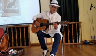 El cantante mugardés Xoán Rubia presenta su libro en Afundación
