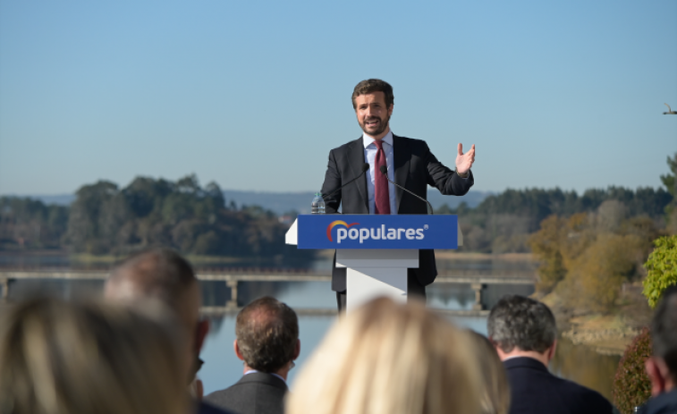 Pablo Casado arremete en Galicia contra Calviño, a la que llama 