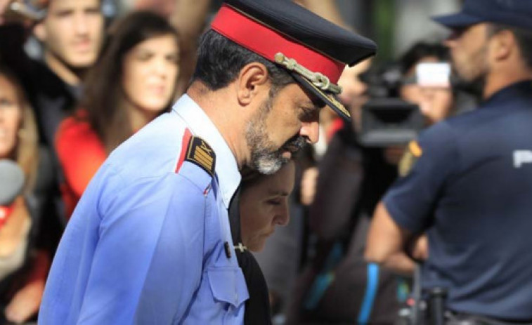 El Gobierno catalán destituye al Mayor de los Mossos d'Esquadra, Josep Lluís Trapero
