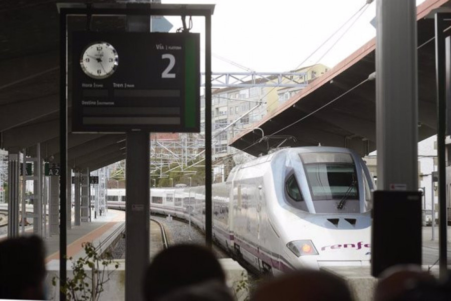 Renfe logra la plena ocupación de sus trenes el día de su estreno entre Madrid y Galicia