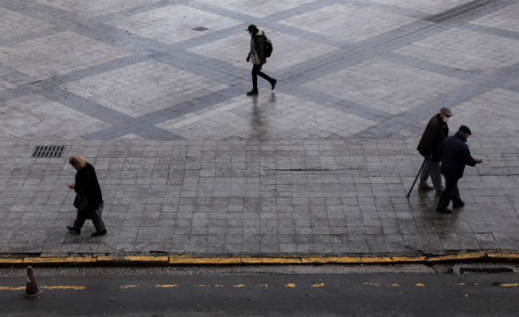 Grecia reduce la cuarentena a los enfermos por covid a cinco días para no paralizar el país
